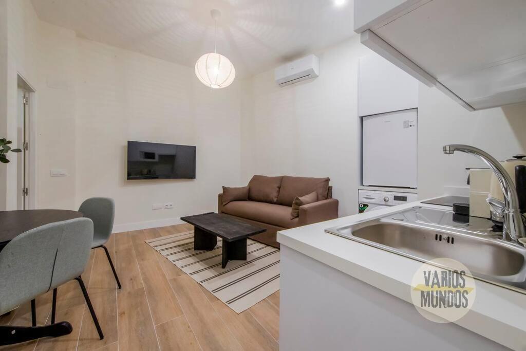 Cozy Y Centrico Apt Para 6Pax En Plaza Del Carmen E2 마드리드 외부 사진