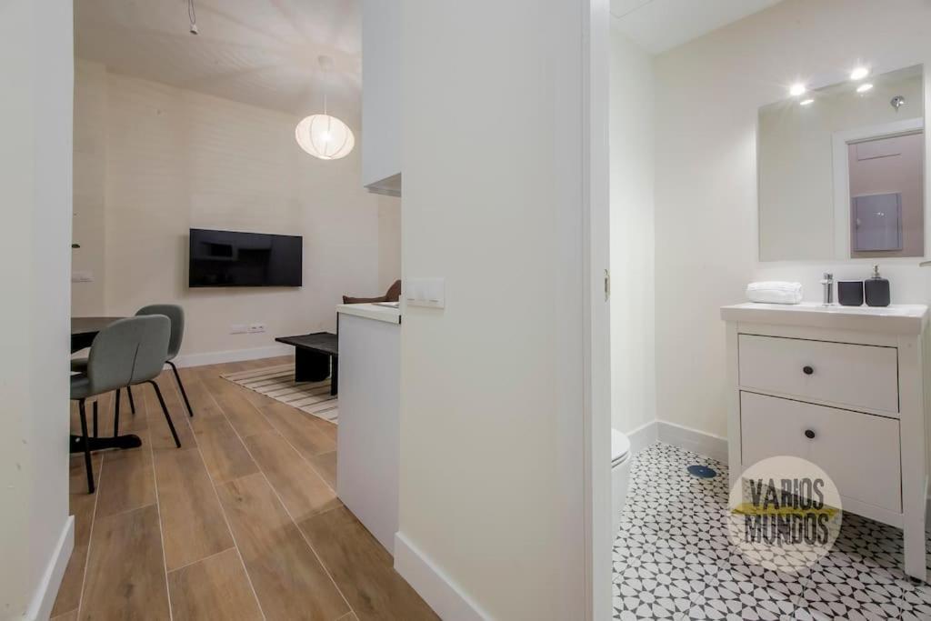 Cozy Y Centrico Apt Para 6Pax En Plaza Del Carmen E2 마드리드 외부 사진